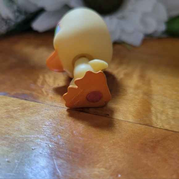 Littlest Pet Shop LPS #51 Duck Yellow Duckling Green Eyes Bird 2005 - Picture 11 of 11